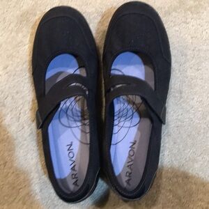 Aravon Mary-Jane Black Cross Strap Velcro Closure Flat Shoe-Size 11